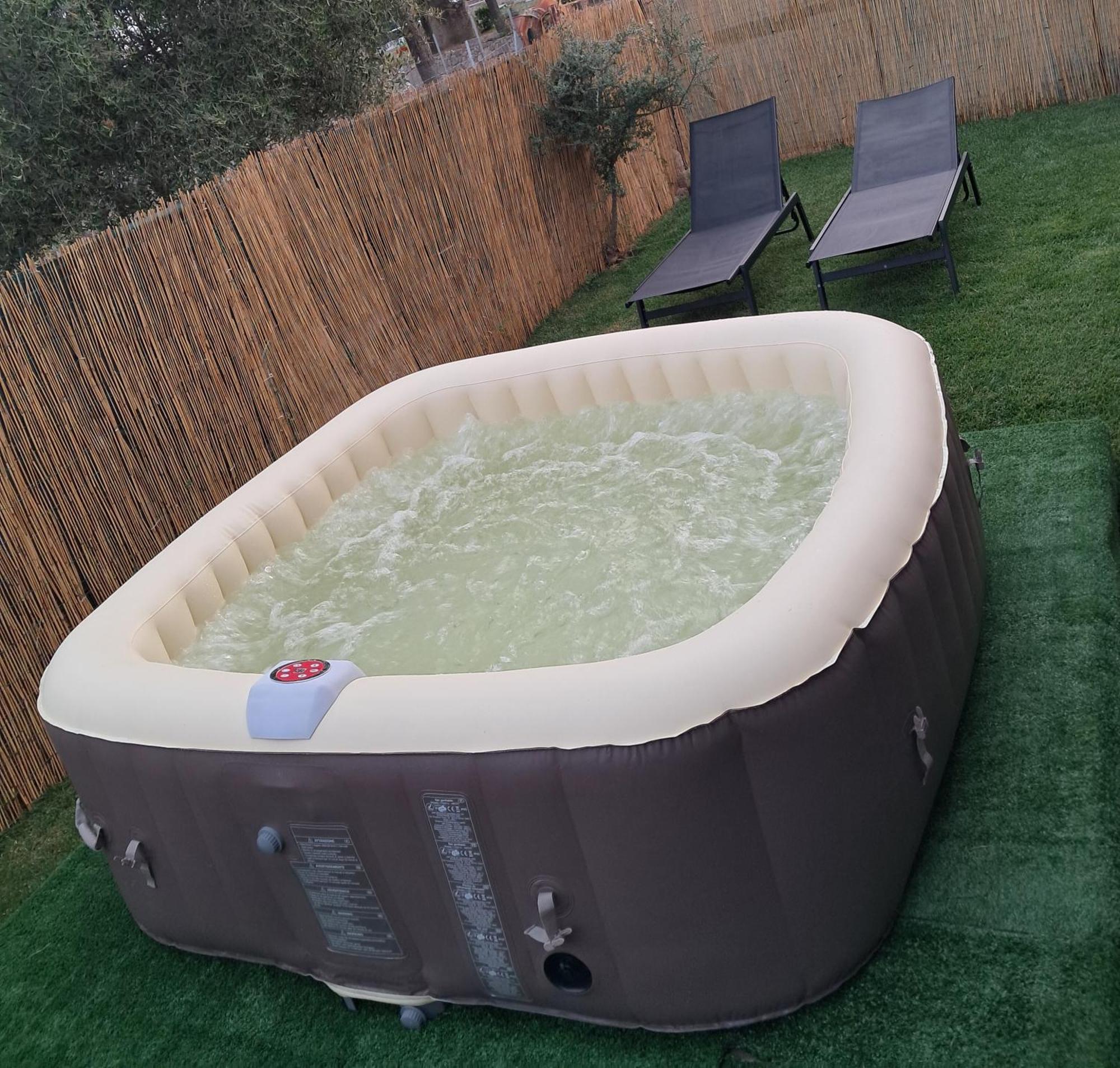 Pasiga - Private Jacuzzi - Apartment Telti Luaran gambar